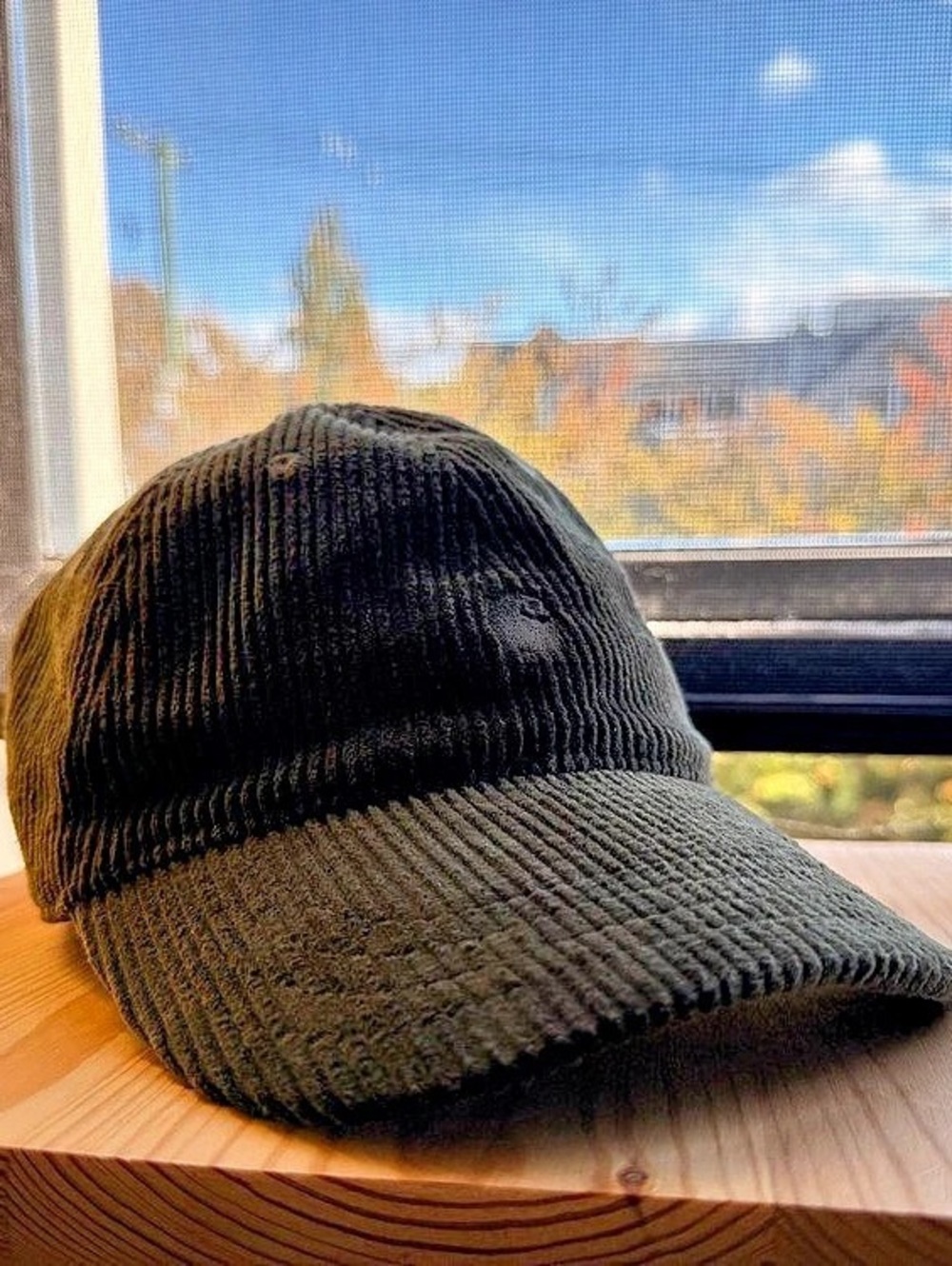 Carhartt Work in Progress Harlem Corduroy Cap in Black Like New
